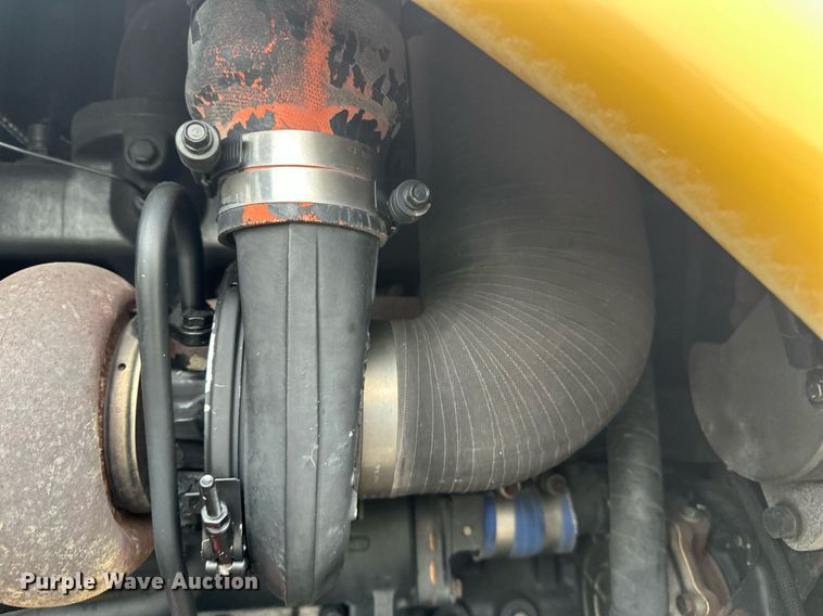 image for item EN3029 1998 Caterpillar Challenger 75E tractor