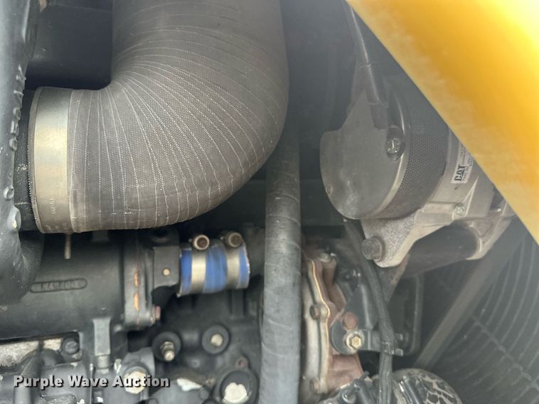 image for item EN3029 1998 Caterpillar Challenger 75E tractor