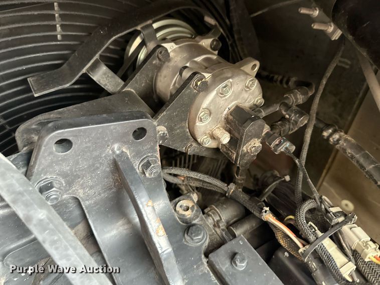 image for item EN3029 1998 Caterpillar Challenger 75E tractor