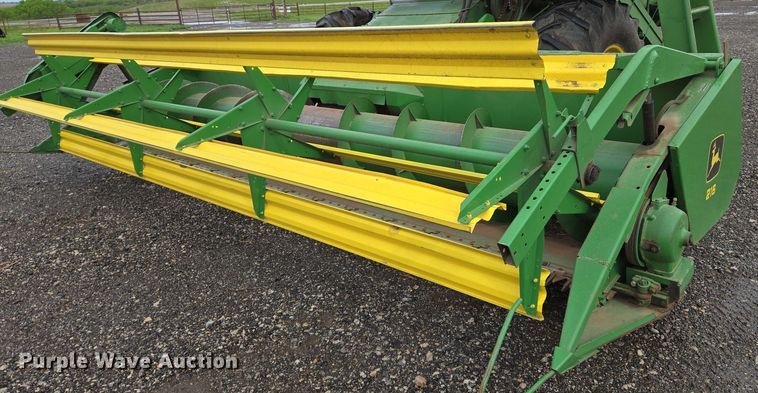 image for item EN8960 1976 John Deere 4400 combine