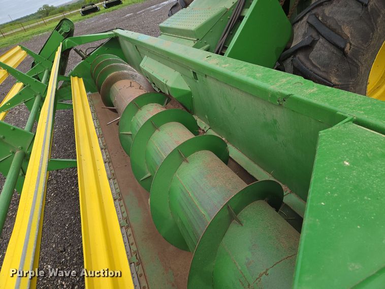 image for item EN8960 1976 John Deere 4400 combine