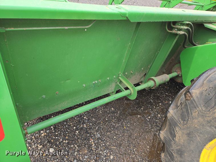 image for item EN8960 1976 John Deere 4400 combine