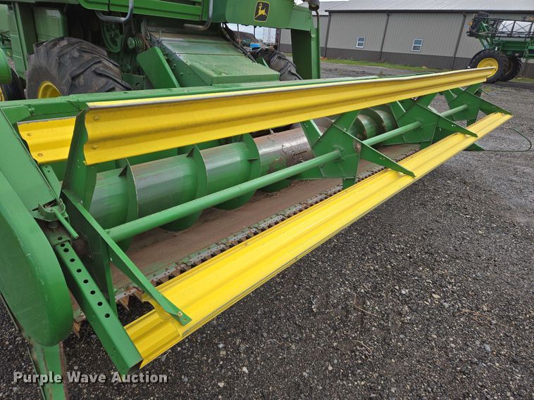 image for item EN8960 1976 John Deere 4400 combine