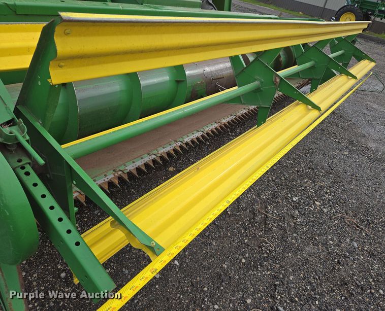 image for item EN8960 1976 John Deere 4400 combine