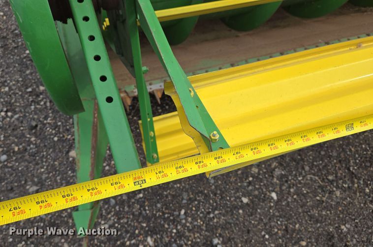 image for item EN8960 1976 John Deere 4400 combine