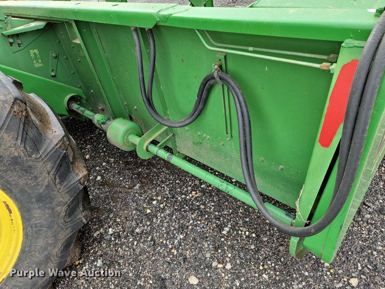 image for item EN8960 1976 John Deere 4400 combine