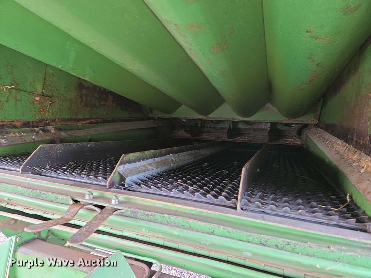 image for item EN8960 1976 John Deere 4400 combine