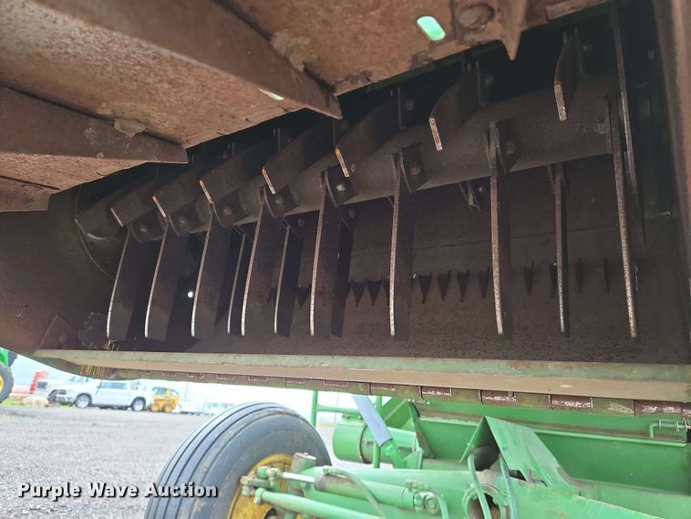 image for item EN8960 1976 John Deere 4400 combine