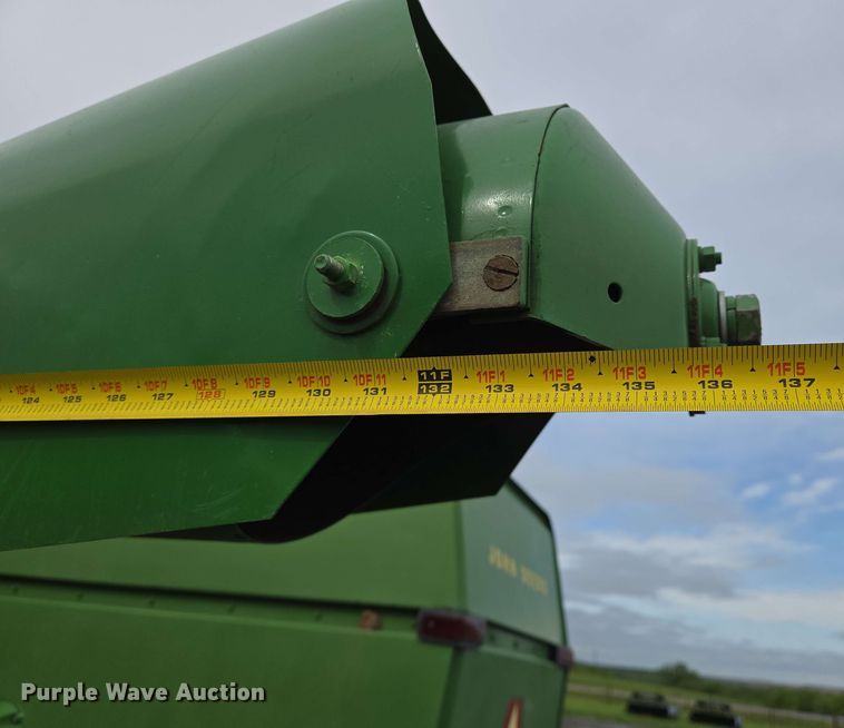 image for item EN8960 1976 John Deere 4400 combine