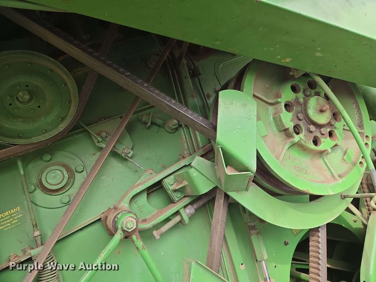 image for item EN8960 1976 John Deere 4400 combine