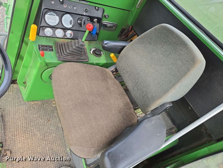 image for item EN8960 1976 John Deere 4400 combine
