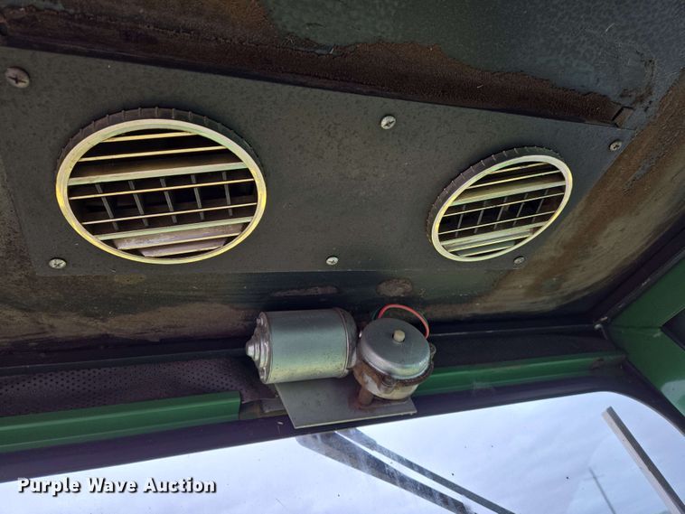 image for item EN8960 1976 John Deere 4400 combine