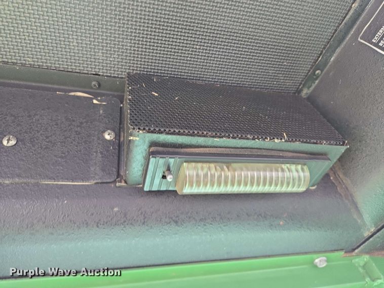 image for item EN8960 1976 John Deere 4400 combine