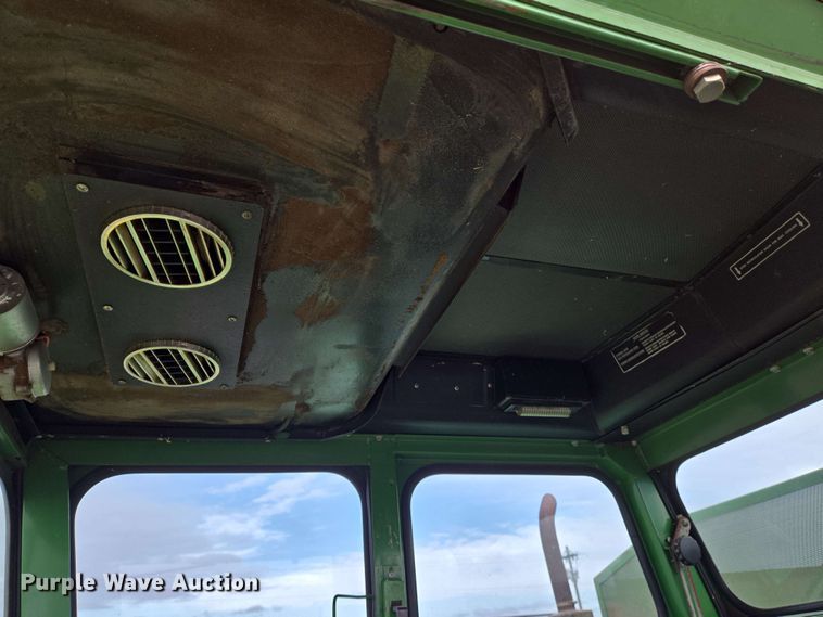 image for item EN8960 1976 John Deere 4400 combine