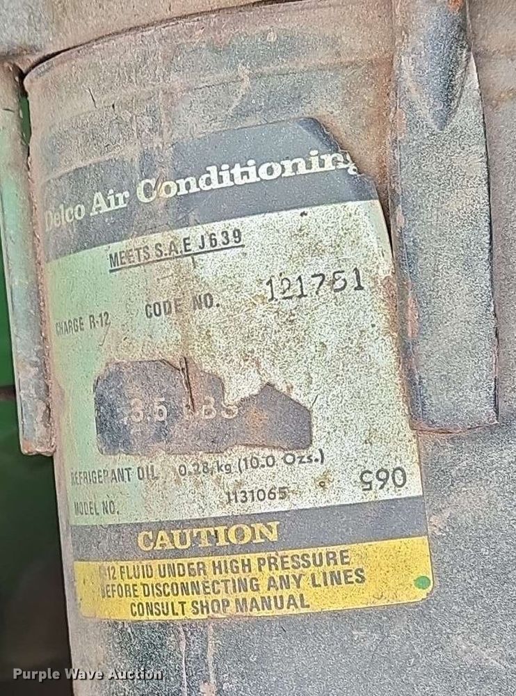 image for item EN8960 1976 John Deere 4400 combine