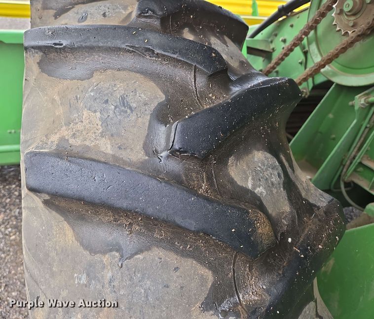 image for item EN8960 1976 John Deere 4400 combine