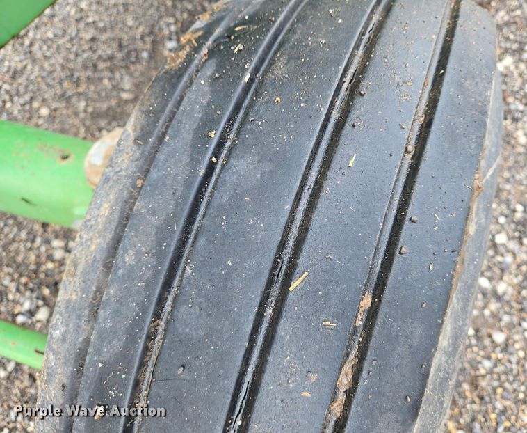 image for item EN8960 1976 John Deere 4400 combine