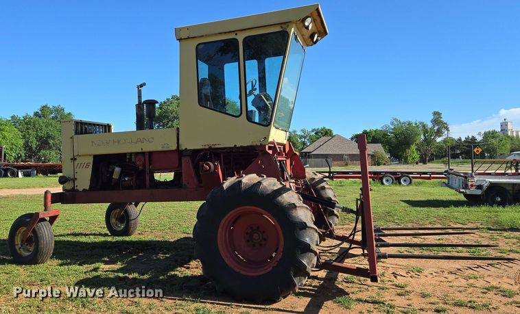 image for item EN8968 1983 New Holland  1116 swather / windrower