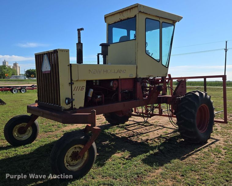 image for item EN8968 1983 New Holland  1116 swather / windrower