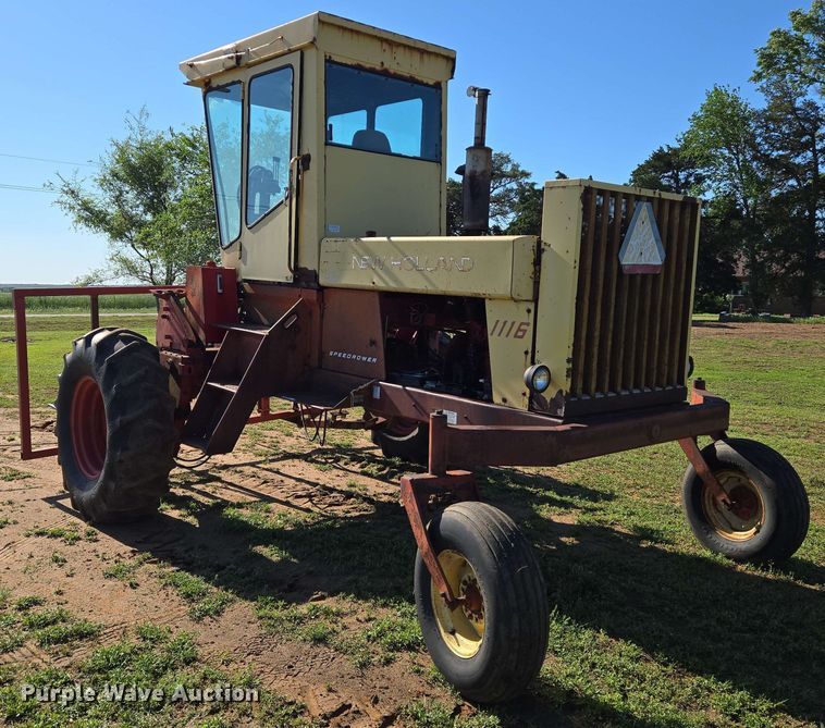 image for item EN8968 1983 New Holland  1116 swather / windrower