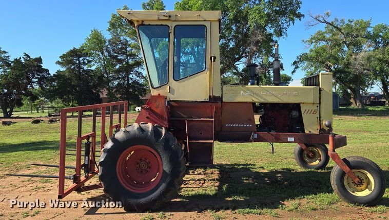image for item EN8968 1983 New Holland  1116 swather / windrower