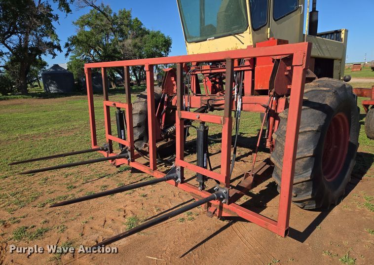 image for item EN8968 1983 New Holland  1116 swather / windrower