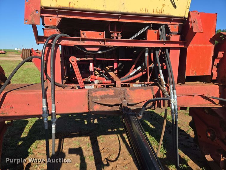 image for item EN8968 1983 New Holland  1116 swather / windrower