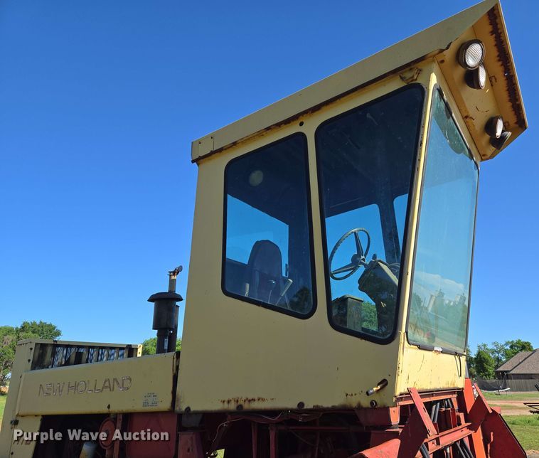 image for item EN8968 1983 New Holland  1116 swather / windrower