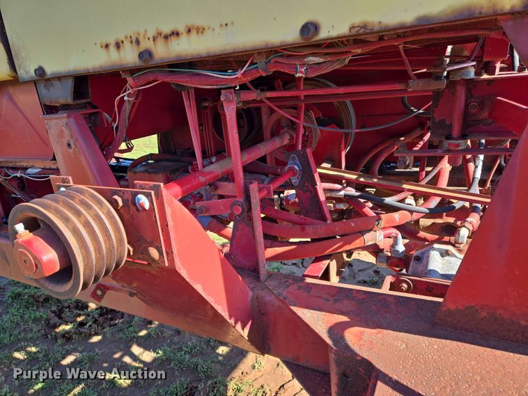 image for item EN8968 1983 New Holland  1116 swather / windrower
