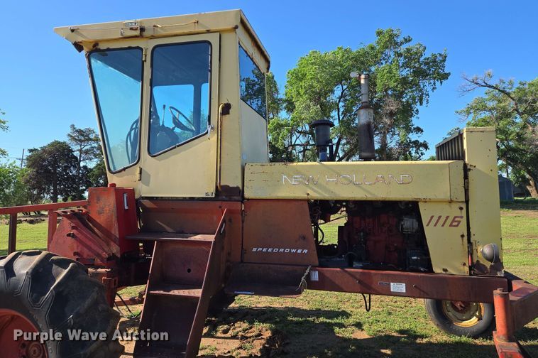 image for item EN8968 1983 New Holland  1116 swather / windrower