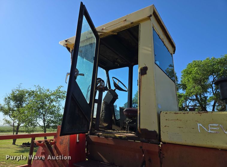 image for item EN8968 1983 New Holland  1116 swather / windrower