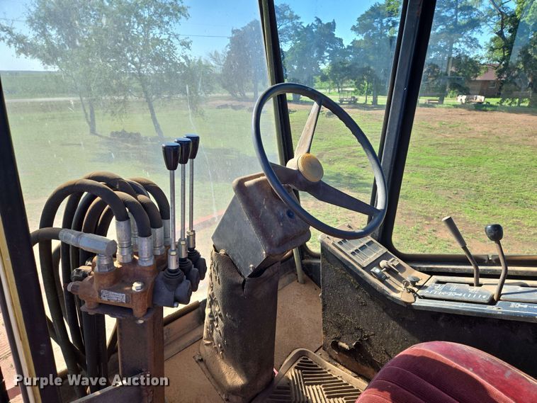 image for item EN8968 1983 New Holland  1116 swather / windrower