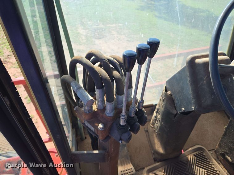 image for item EN8968 1983 New Holland  1116 swather / windrower