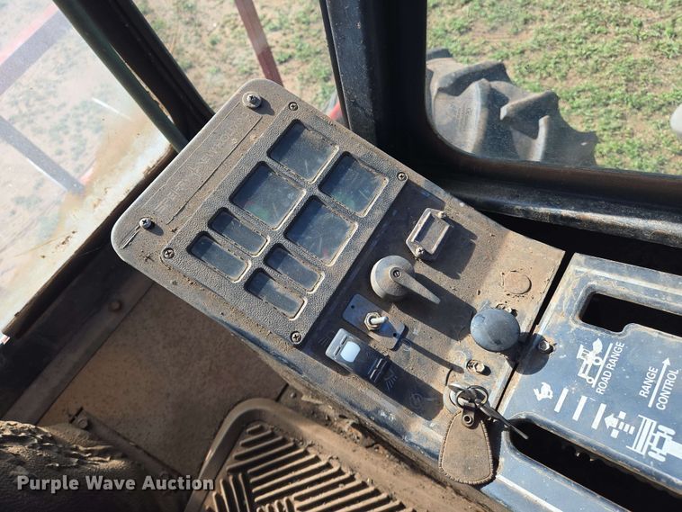 image for item EN8968 1983 New Holland  1116 swather / windrower