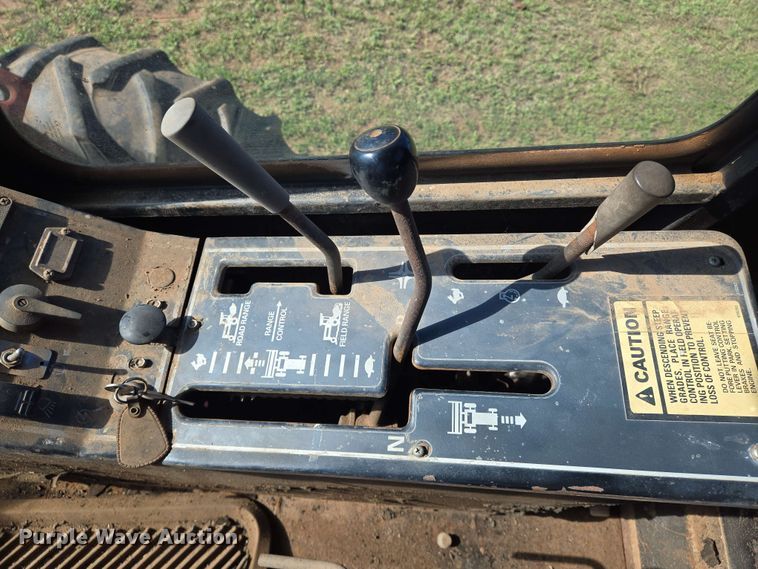 image for item EN8968 1983 New Holland  1116 swather / windrower