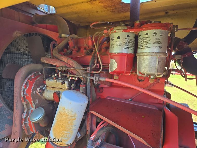 image for item EN8968 1983 New Holland  1116 swather / windrower