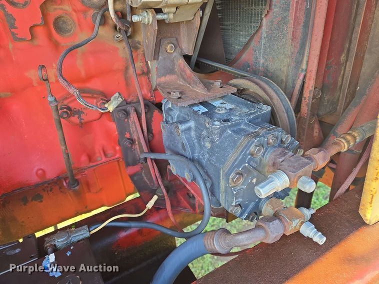 image for item EN8968 1983 New Holland  1116 swather / windrower