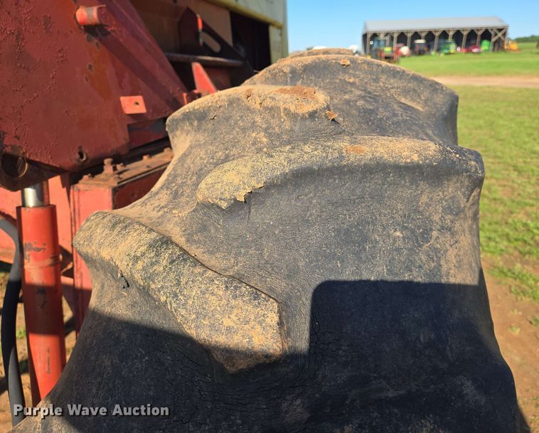 image for item EN8968 1983 New Holland  1116 swather / windrower