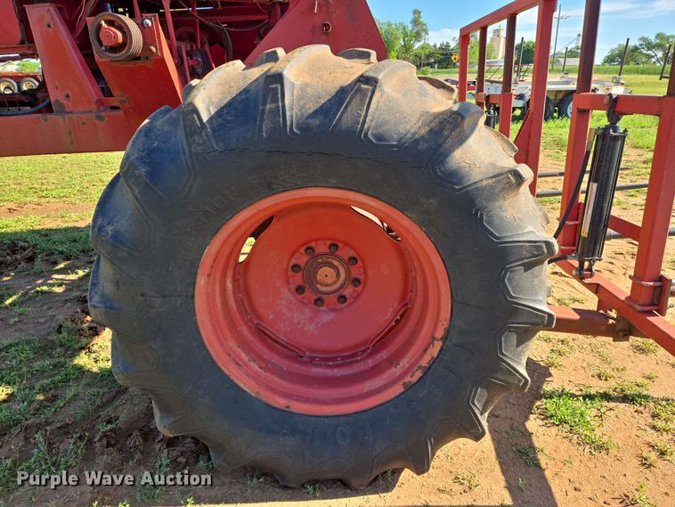 image for item EN8968 1983 New Holland  1116 swather / windrower