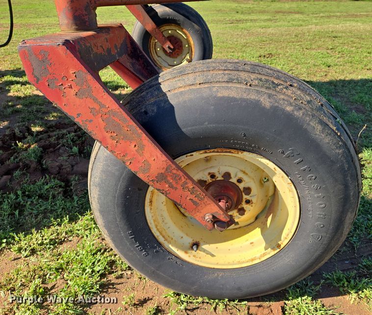 image for item EN8968 1983 New Holland  1116 swather / windrower