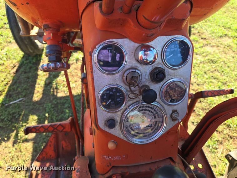 image for item EN8969 Allis Chalmers D17 tractor