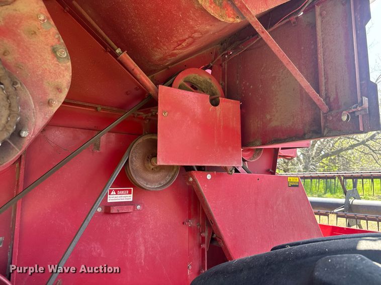 image for item EQ1404 1981 International Harvester 1480 combine