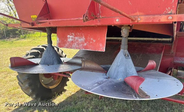 image for item EQ1404 1981 International Harvester 1480 combine