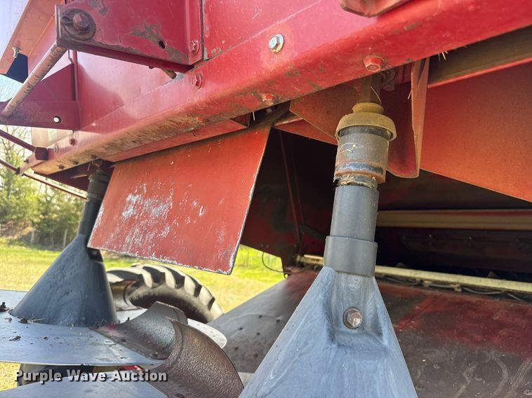 image for item EQ1404 1981 International Harvester 1480 combine