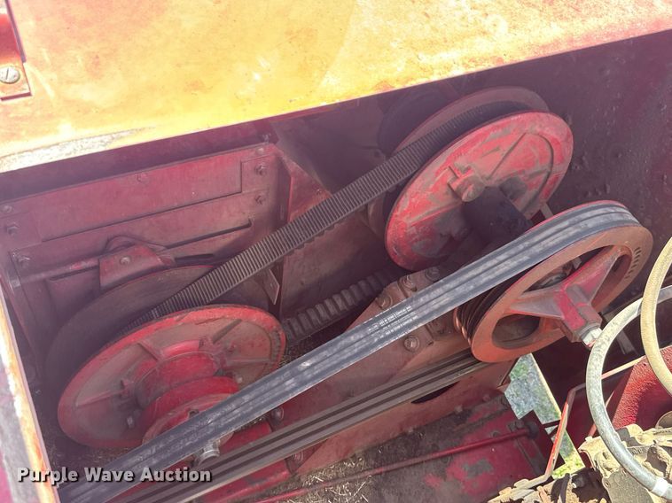 image for item EQ1404 1981 International Harvester 1480 combine