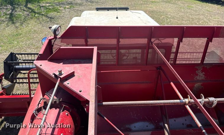 image for item EQ1404 1981 International Harvester 1480 combine