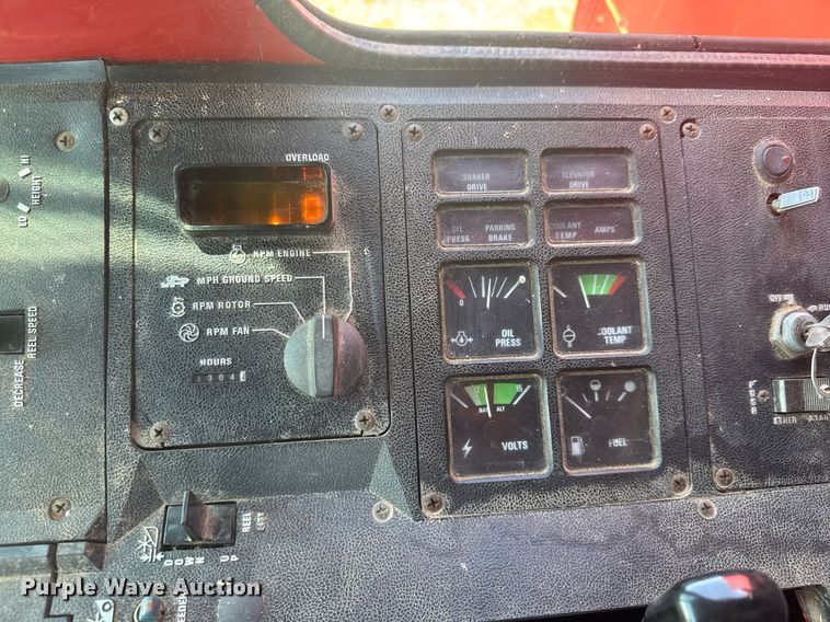 image for item EQ1404 1981 International Harvester 1480 combine