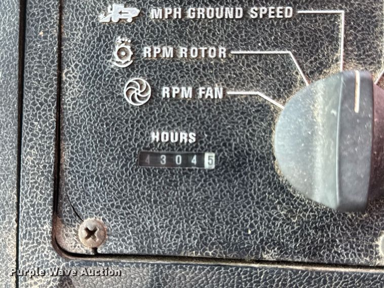 image for item EQ1404 1981 International Harvester 1480 combine