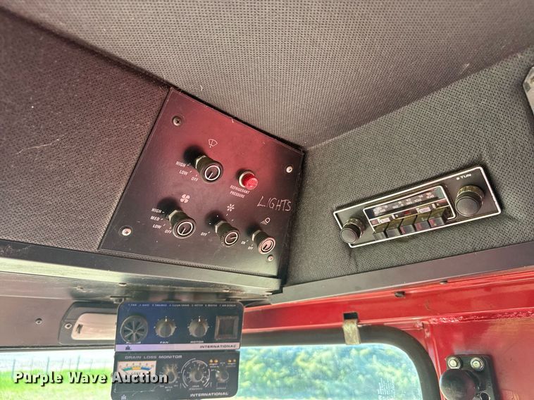 image for item EQ1404 1981 International Harvester 1480 combine