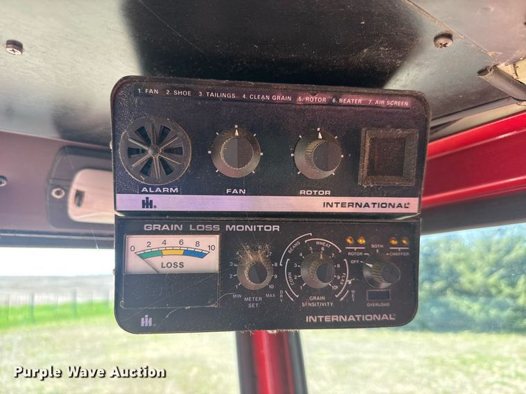 image for item EQ1404 1981 International Harvester 1480 combine